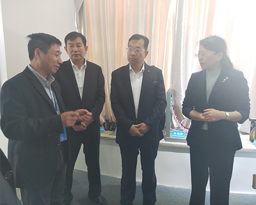 山东省枣庄市委常委 峄城区委书记于玉一行参观万搏官方网页版_万搏（中国）公司展示厅(2019)